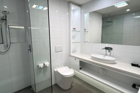 premier-suites-bathroom.jpg